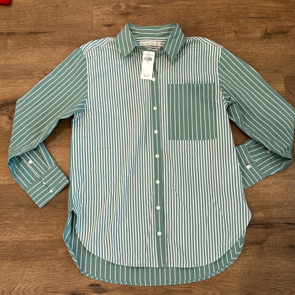 NWT Abercrombie & Fitch Green and White Button Up